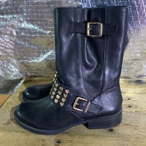 Jessica Simpson black leather boots. Riding buckle slip on boots